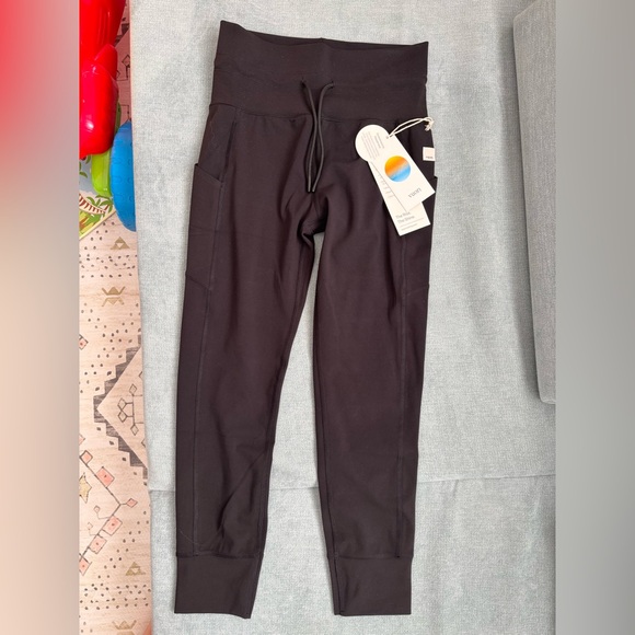 Vuori Daily Pocket Legging- Brand New Size Small - Picture 2 of 5